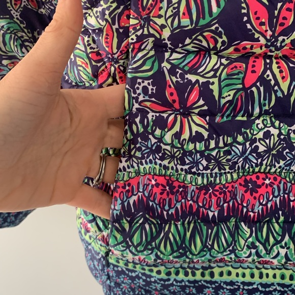 💙 LILLY PULITZER 2-in-1 NAVY PINK REVERSIBLE PUFFER JACKET down father XL Floral - Picture 4 of 16